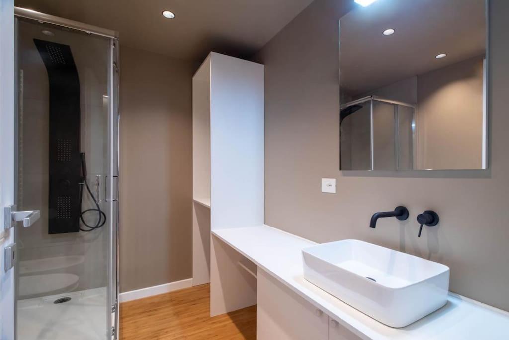 Casaviva - In The Historic Center - Land Apartment Genoa